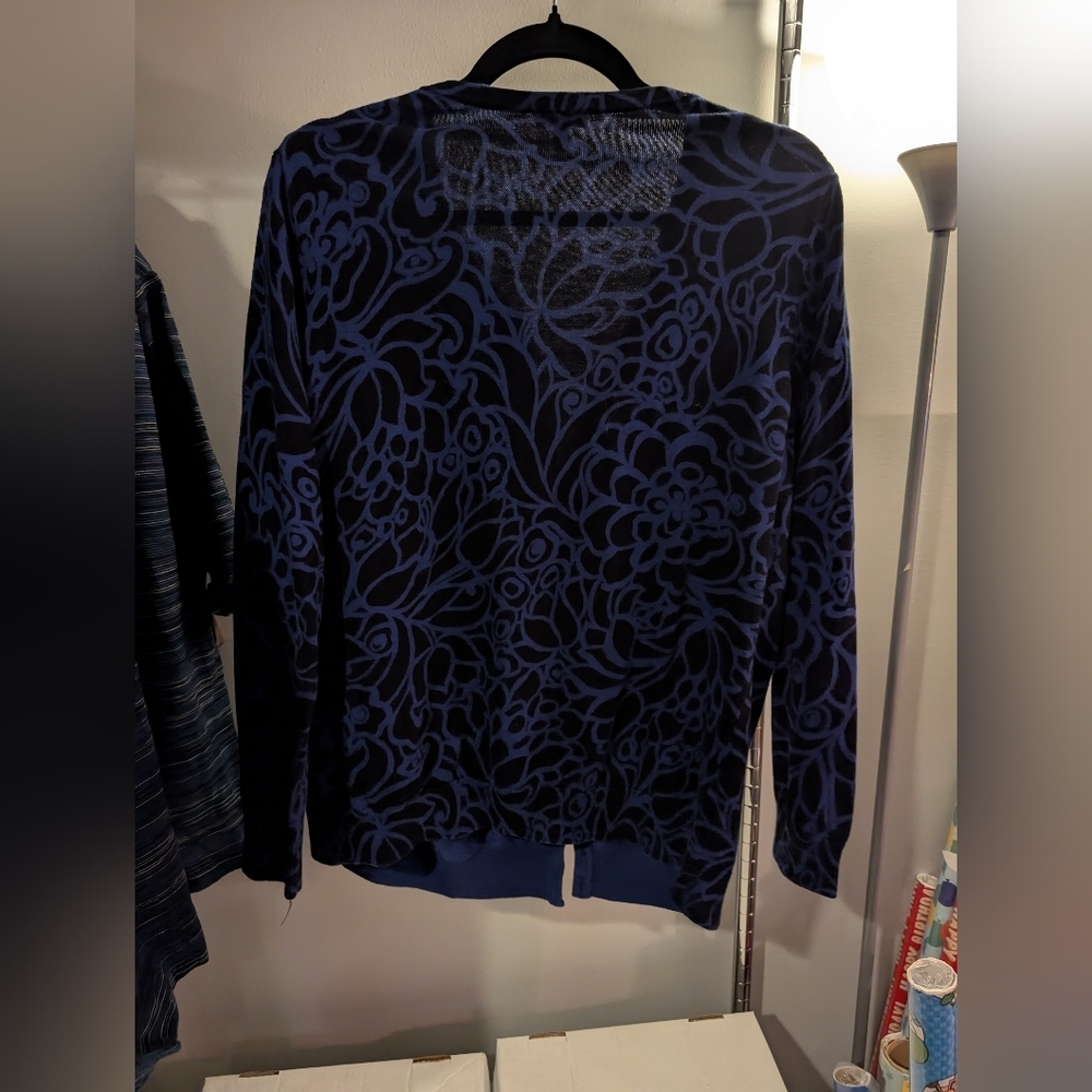 Talbots Woman Blue and Black Floral Patterned Cardigan Sweater in Size 1X - Picture 12 of 13